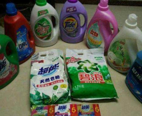洗衣服用洗衣粉还是洗衣液好？听完保洁阿姨的分析，后悔知道晚了